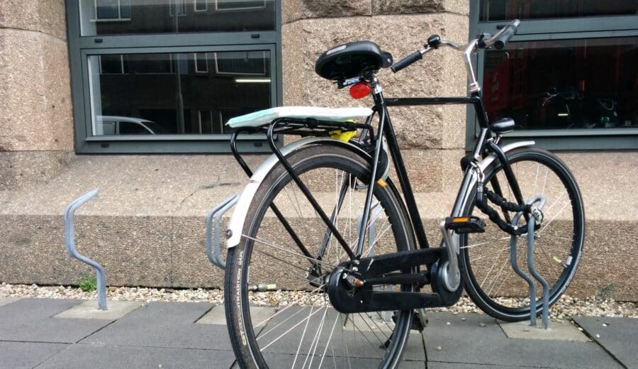 De fiets van Roel naast een zogenaamde voorwielvouwer
